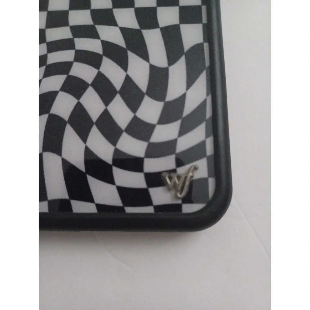 Wildflower Limited Edition Iphone 11 Case Urban 0utfitters MRSP $35 Black White